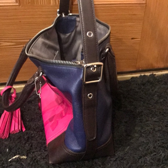 Authentic Coach purse - Picture 5 of 7